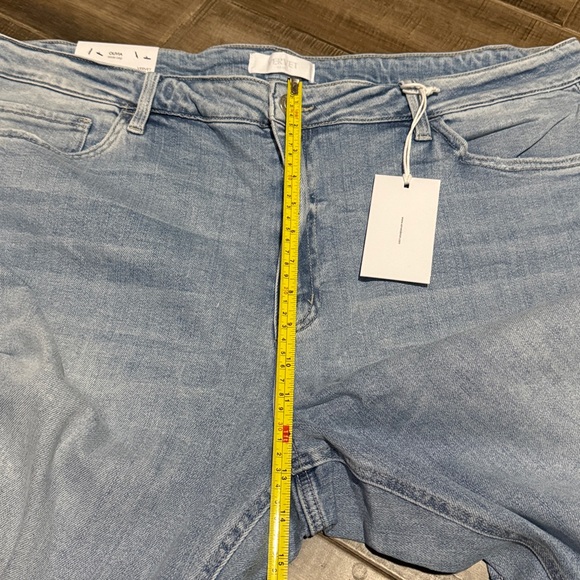 New Vervet High Rise Light Wash Cropped
Wide Leg Jeans. - Picture 8 of 10